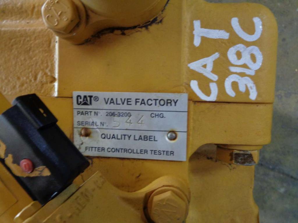Hydraulic distributor for Caterpillar 318 C Photo 2
