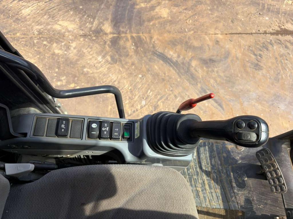Hitachi ZX300LCN-6 Photo 25