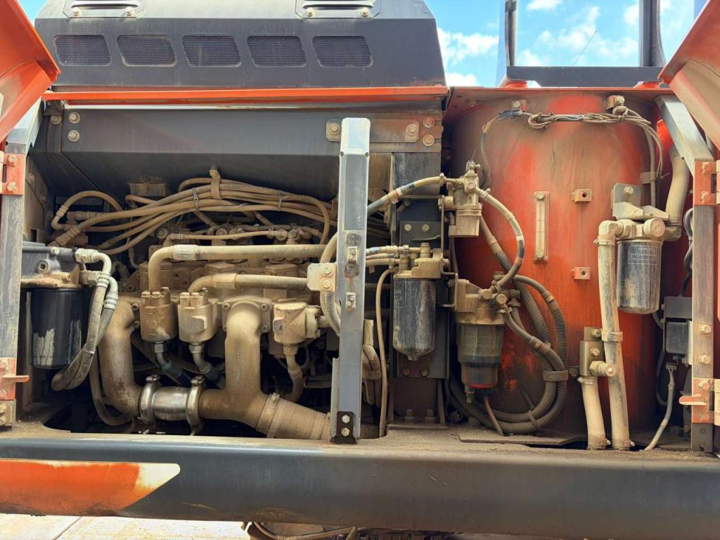 Hitachi ZX300LCN-6 Photo 27