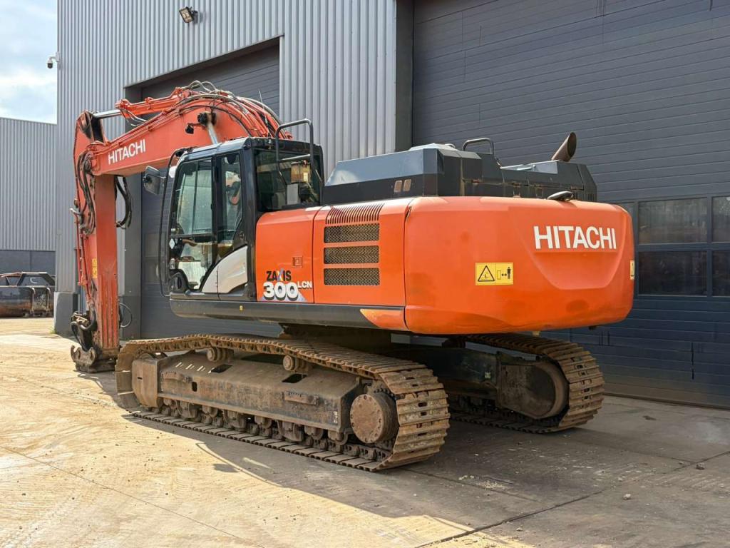 Hitachi ZX300LCN-6 Photo 3