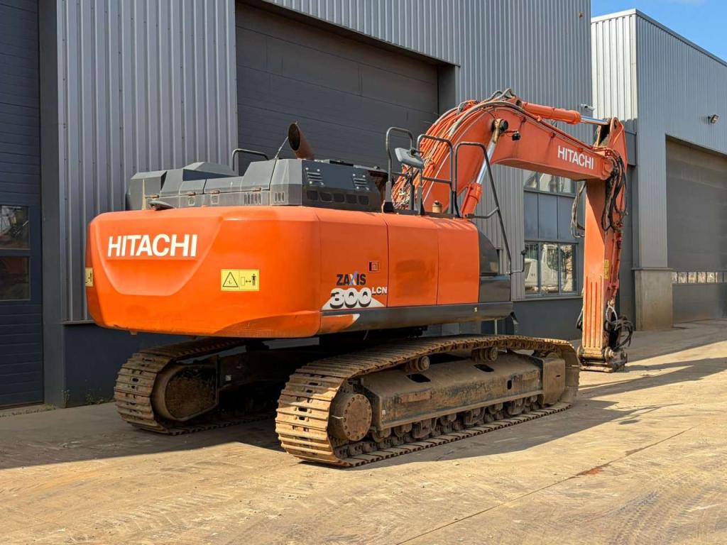 Hitachi ZX300LCN-6 Photo 5