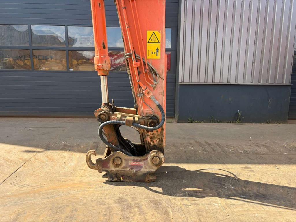 Hitachi ZX300LCN-6 Photo 9
