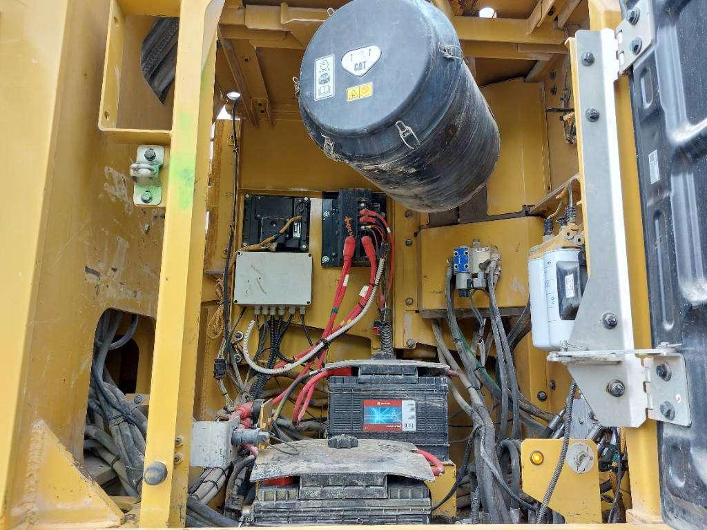 Caterpillar 325FLXE MHD (17m demolition) Photo 13