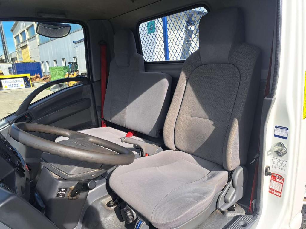 Isuzu L35 Photo 24