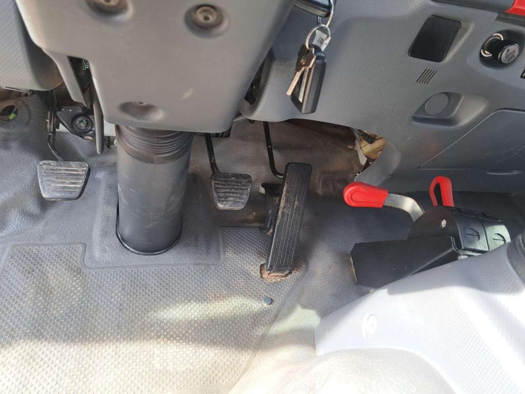 Isuzu L35 Photo 25
