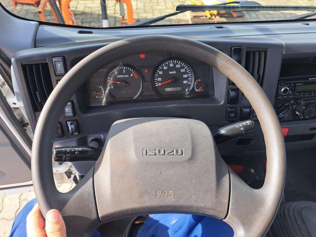 Isuzu L35 Photo 27