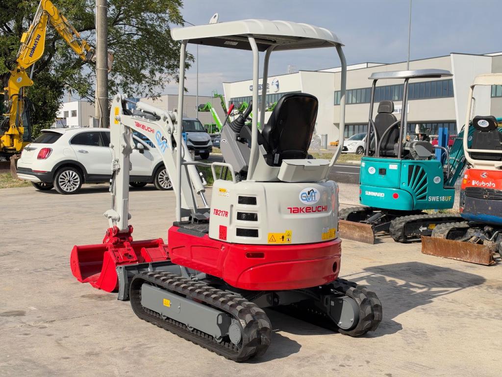 Takeuchi TB217R Photo 3