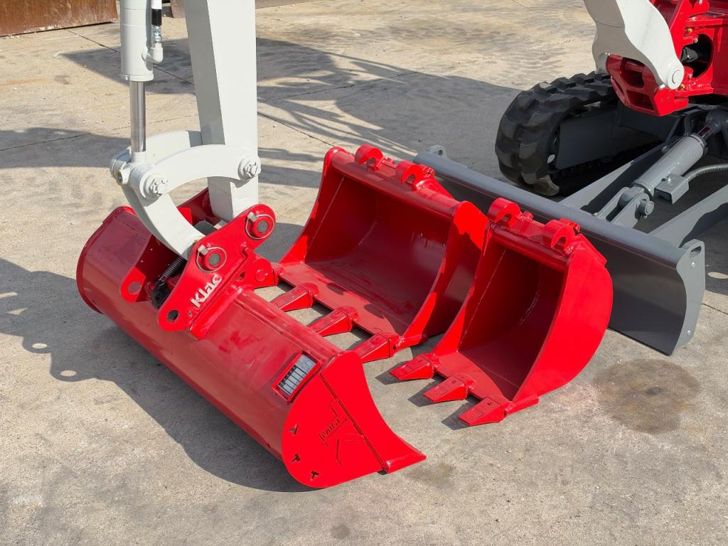 Takeuchi TB217R Photo 5