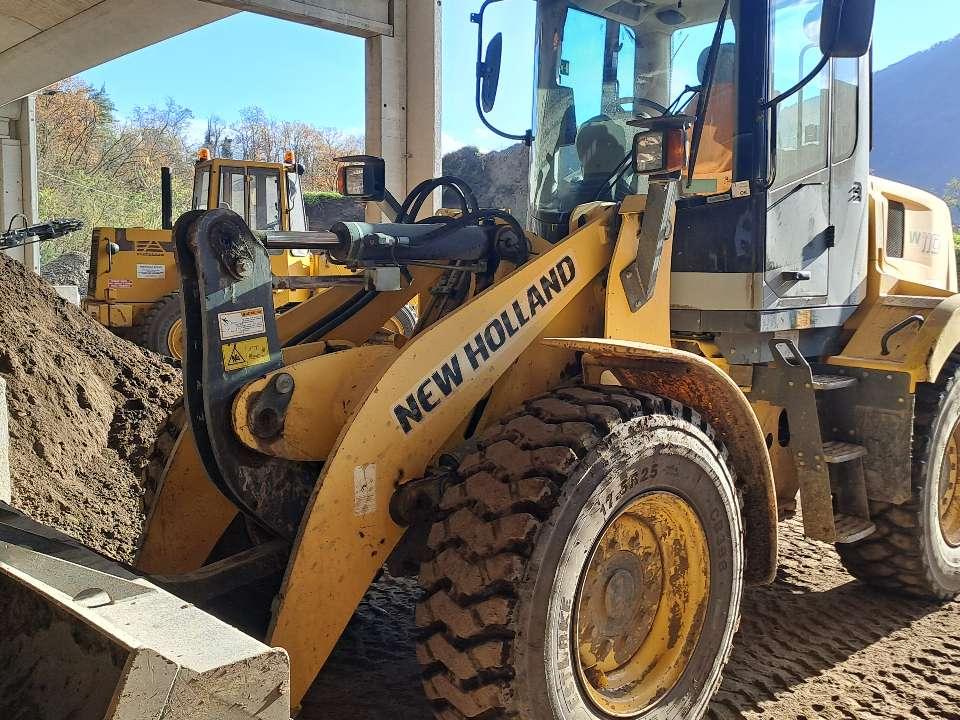 New Holland Kobelco W 111 Photo 3