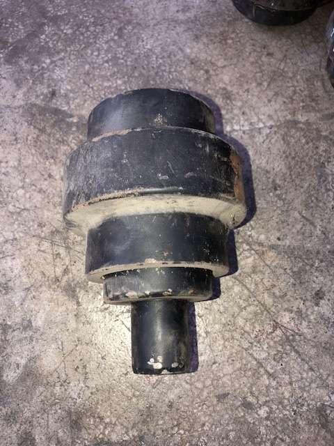 Carrier rollers for Caterpillar 307 Photo 1
