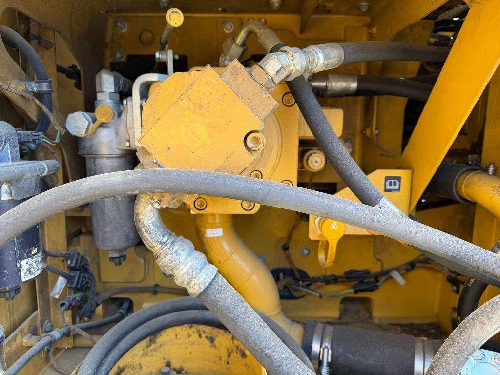 Caterpillar 320 07B Photo 5