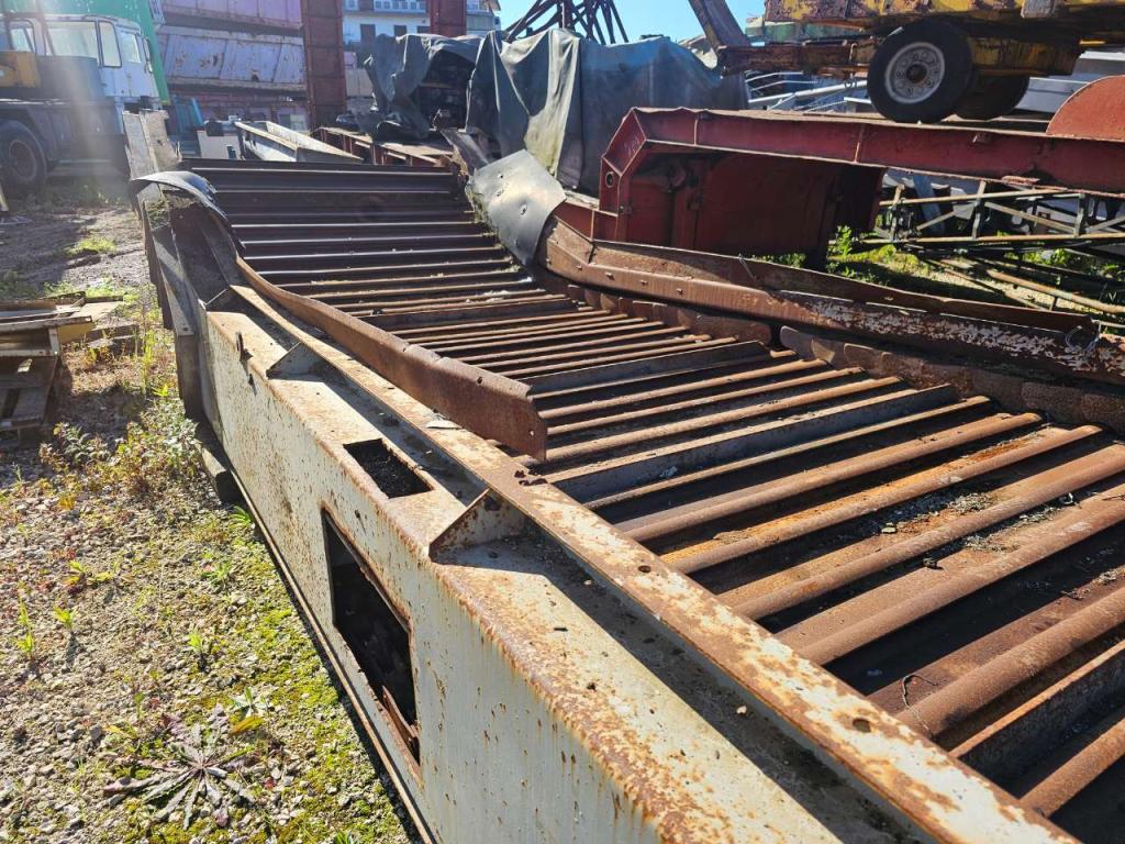 IN FERRO CON RAMPA DI CARICO Conveyor belt Photo 6