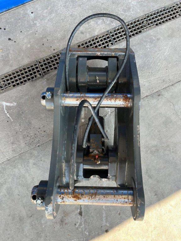 BQCO6-65 for 13-17 ton excavators Hydraulic quick coupler Photo 4