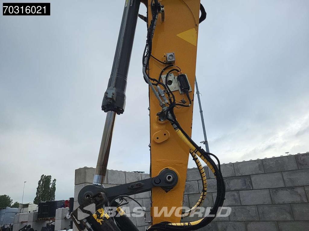 Liebherr R926 Engcon - 2 Buckets Photo 11