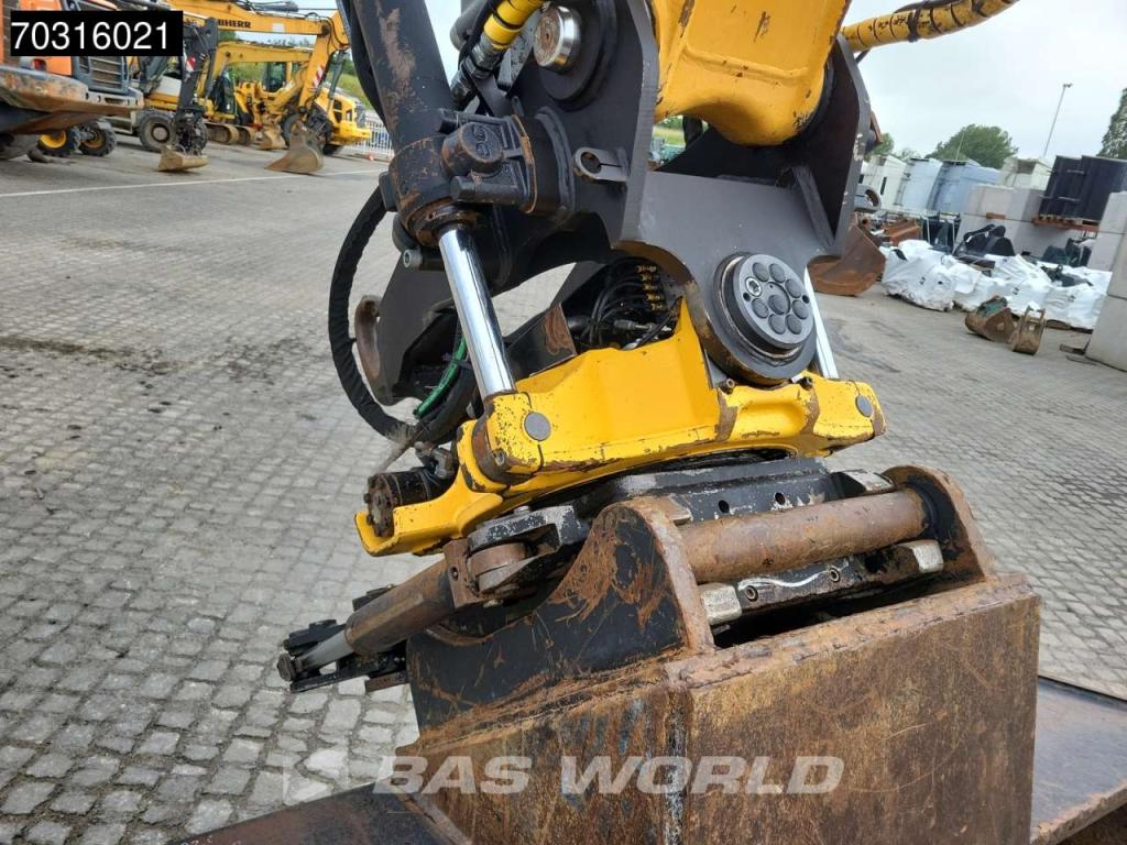 Liebherr R926 Engcon - 2 Buckets Photo 12