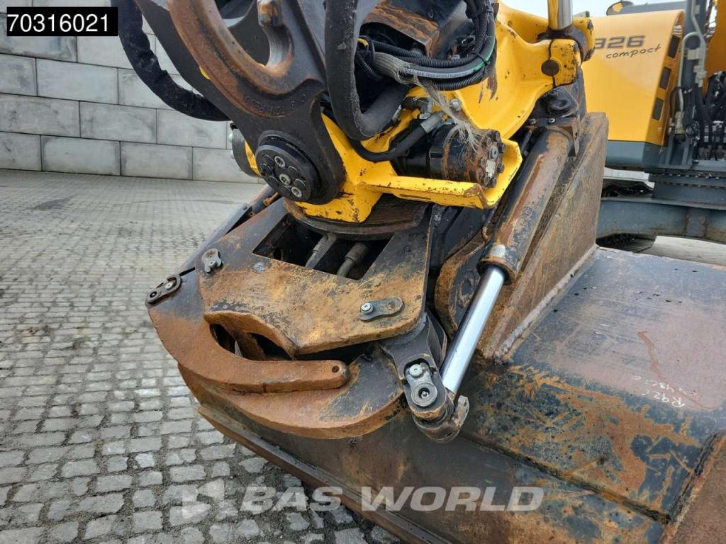 Liebherr R926 Engcon - 2 Buckets Photo 14