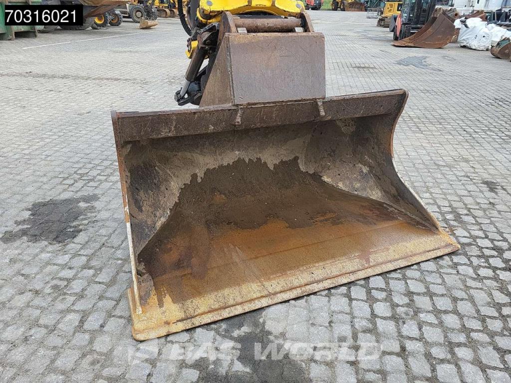 Liebherr R926 Engcon - 2 Buckets Photo 15