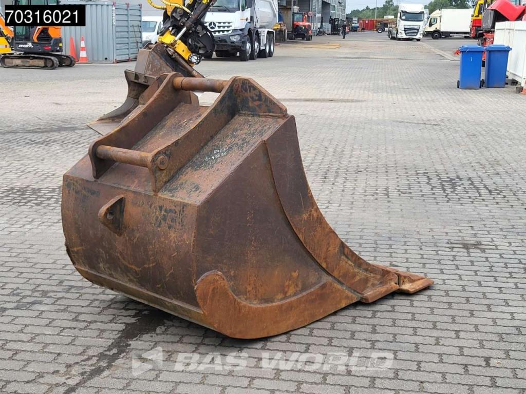 Liebherr R926 Engcon - 2 Buckets Photo 21