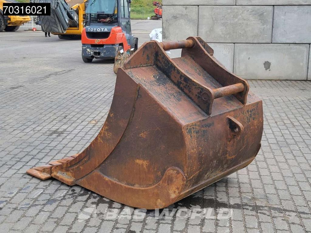 Liebherr R926 Engcon - 2 Buckets Photo 23