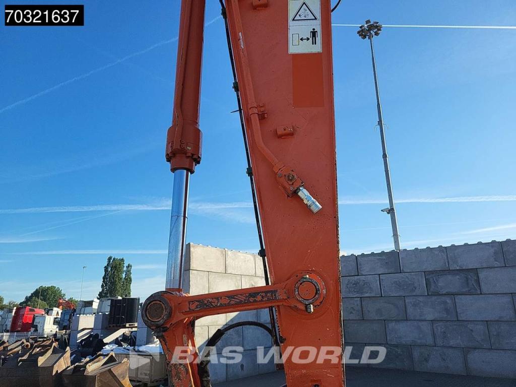 Hitachi ZX225 USLC-5B Photo 10