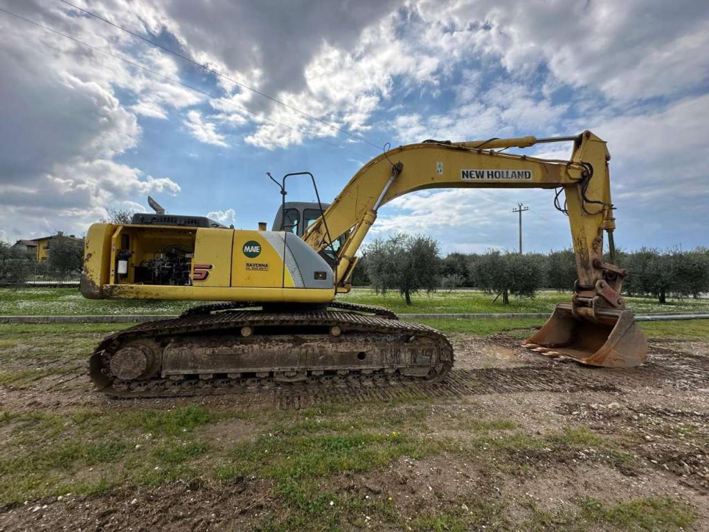 New Holland 305 Photo 10
