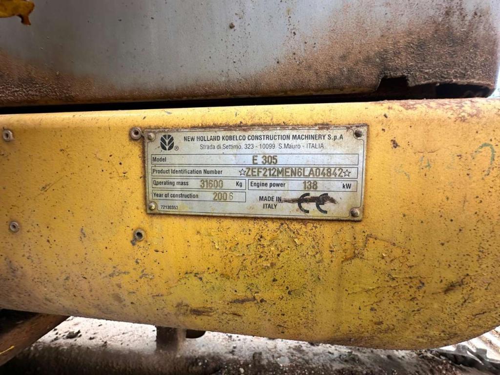 New Holland 305 Photo 5