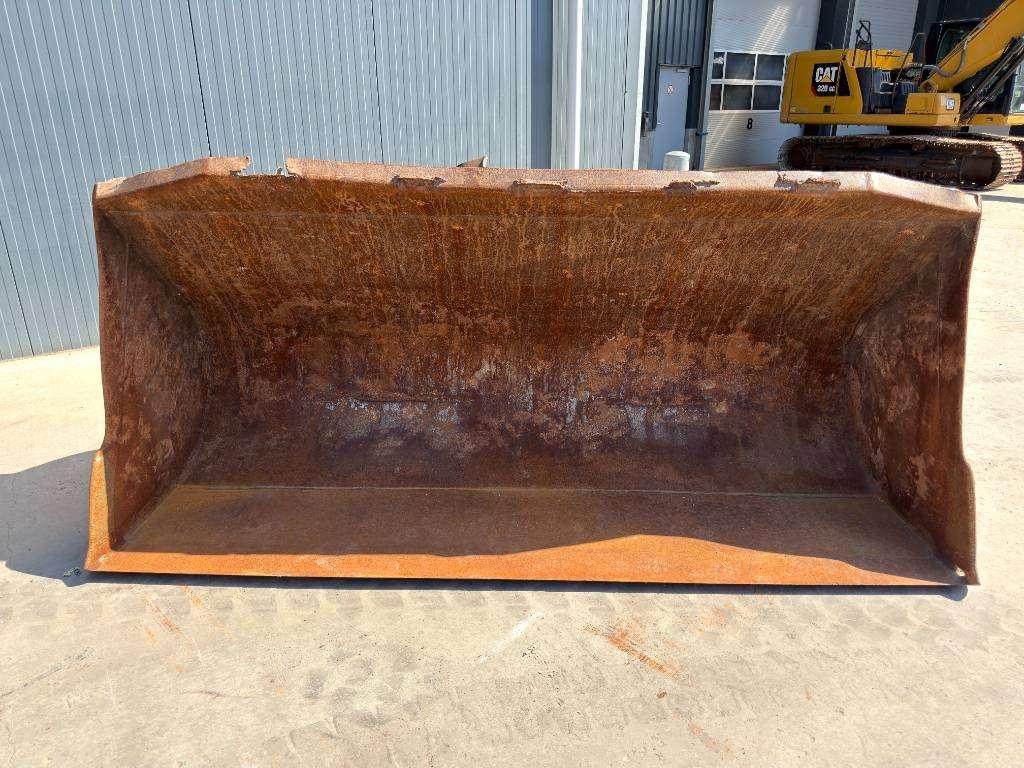 Volvo ISO L90 / Caterpillar 938 Photo 2