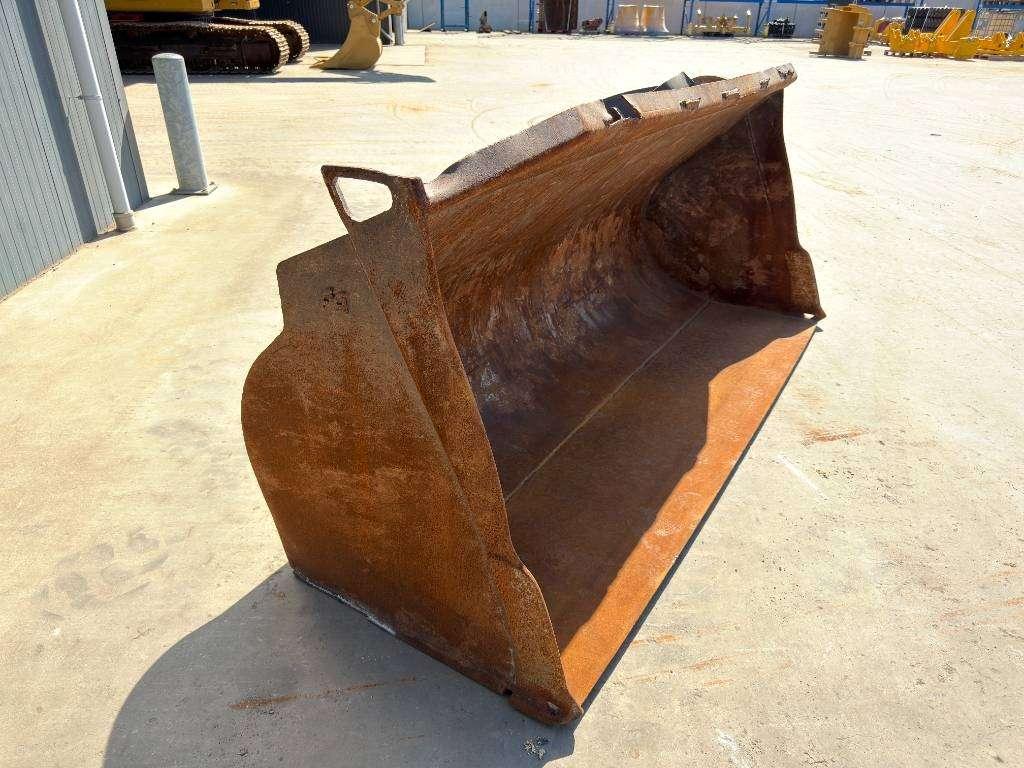 Volvo ISO L90 / Caterpillar 938 Photo 3