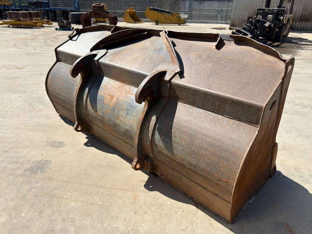 Volvo ISO L90 / Caterpillar 938 Photo 4