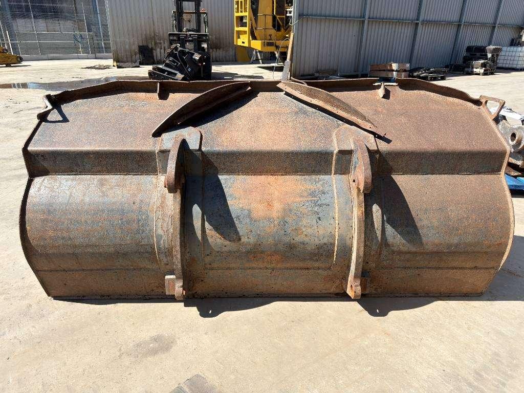 Volvo ISO L90 / Caterpillar 938 Photo 5