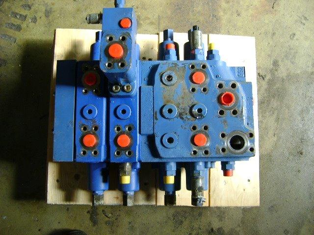 Hydraulic distributor for Liebherr 632 Photo 1