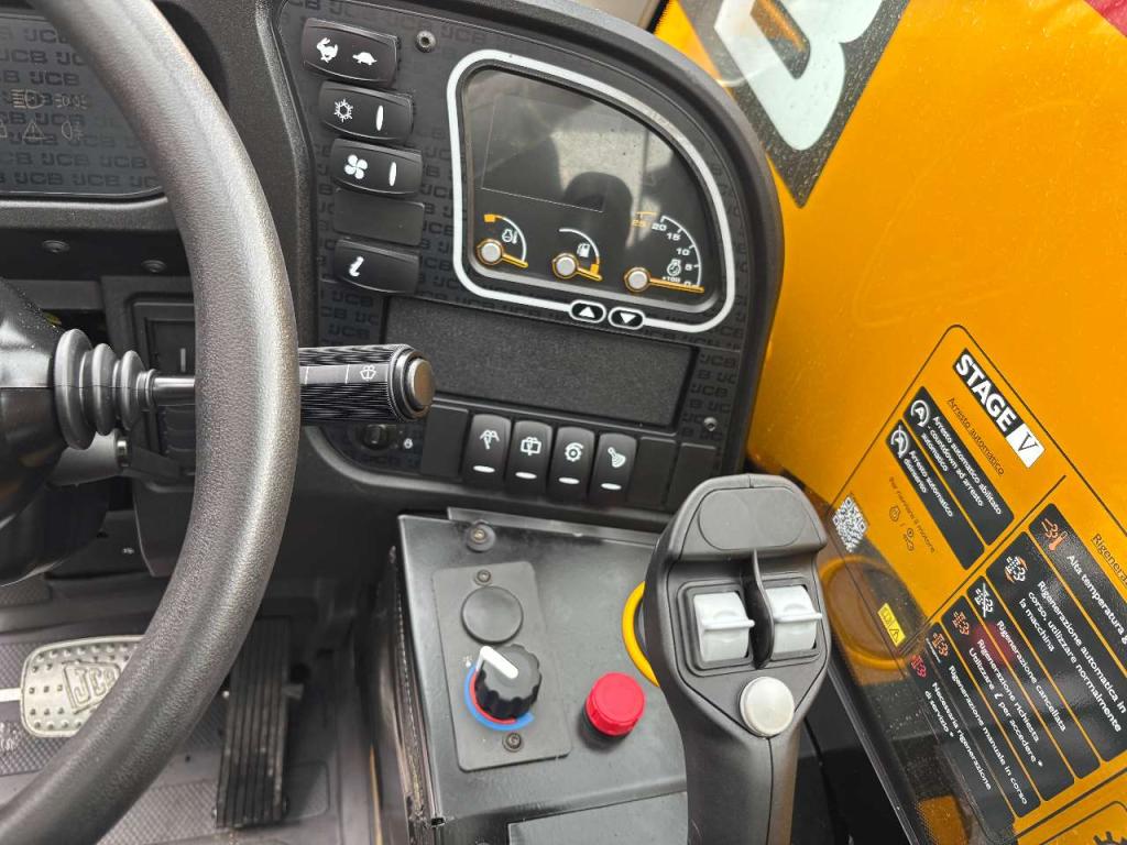 JCB 525-60 Hi-Viz Photo 14