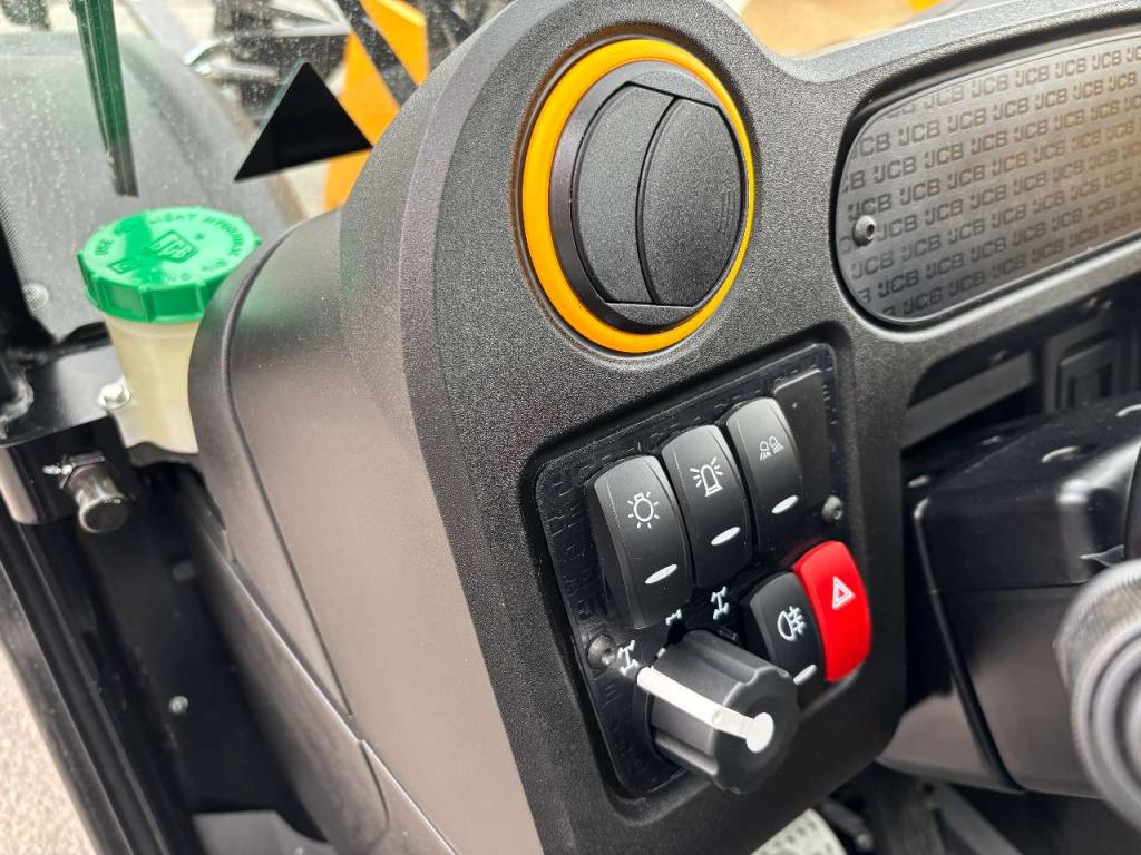 JCB 525-60 Hi-Viz Photo 16