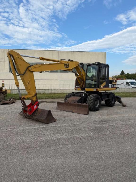 Caterpillar m312 Photo 1