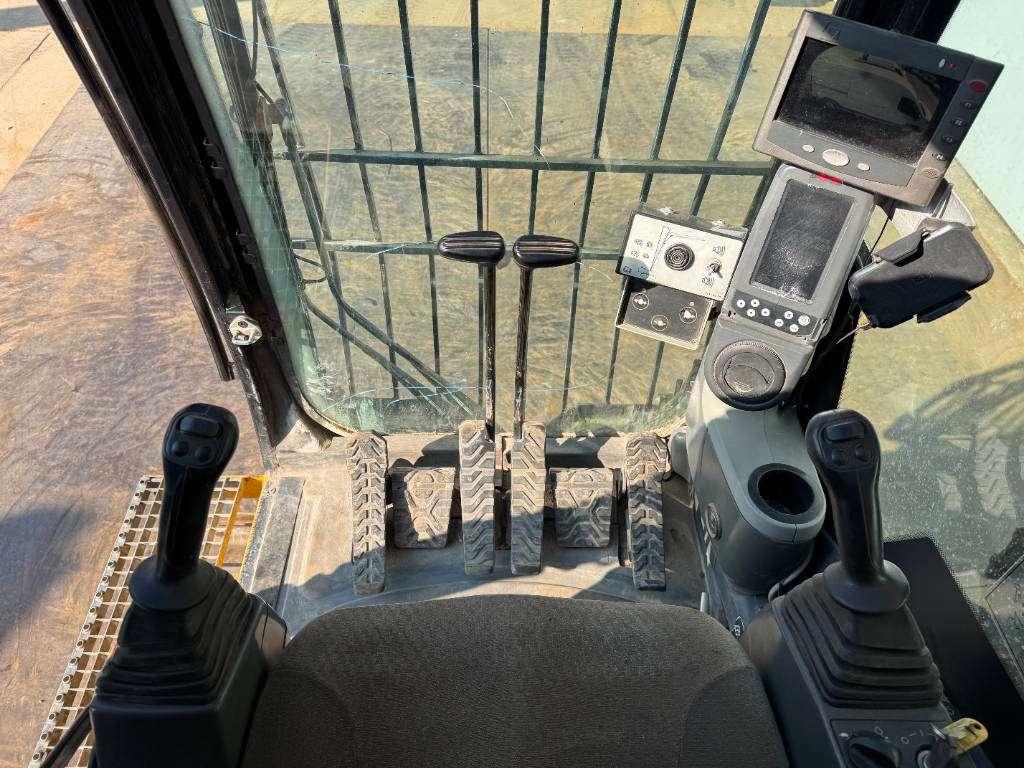 Caterpillar 345C - Tilting Cabin / Adjustable Undercarriage Photo 10