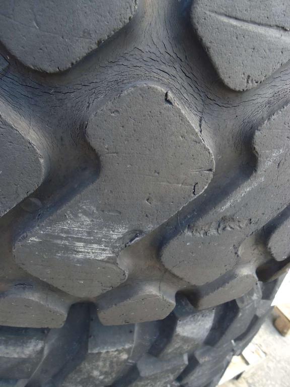 Tire for Caterpillar 920 - MISURA 15.5R25 Photo 3