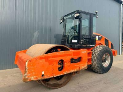 Caterpillar CS74 sold by Smitma B.V.