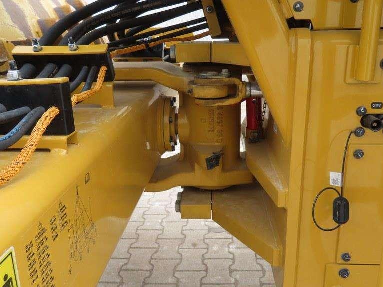Caterpillar CS66B Photo 12