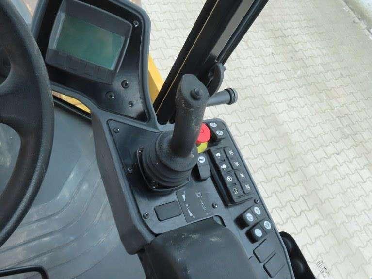 Caterpillar CS66B Photo 15