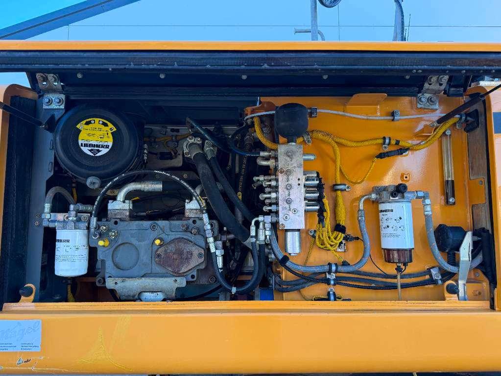 Liebherr R926LC - 15 Meter / GPS Prepaired / German Machine Photo 26