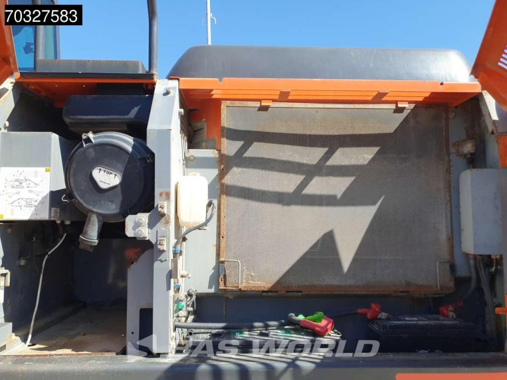 Hitachi ZX210 LC -6 Photo 21