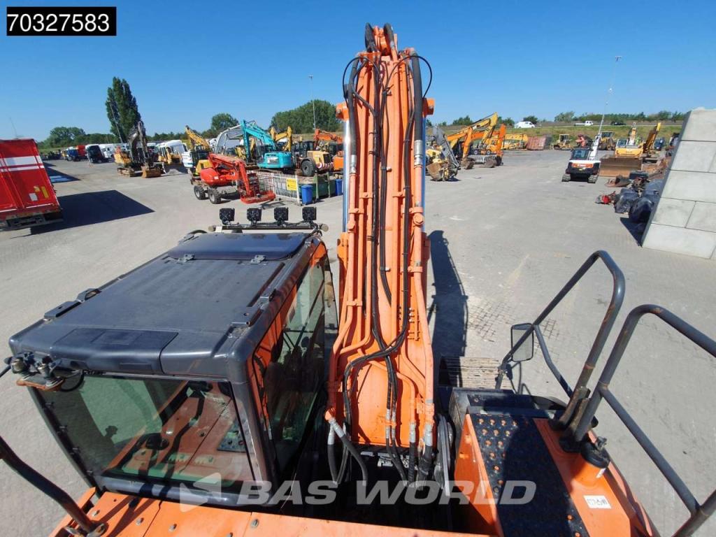 Hitachi ZX210 LC -6 Photo 23