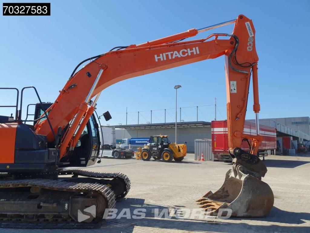 Hitachi ZX210 LC -6 Photo 8