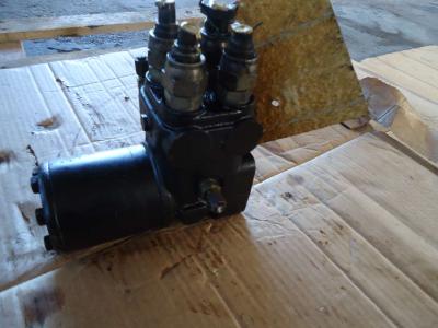 Steering gear box for Fiat Hitachi W130 sold by OLM 90 Srl