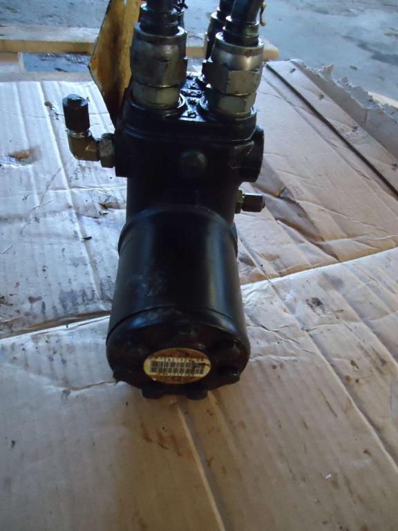 Steering gear box for Fiat Hitachi W130 Photo 4
