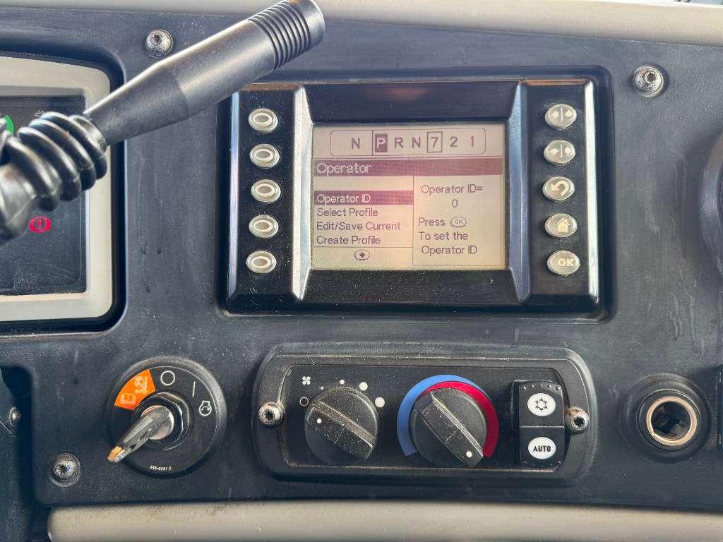 Caterpillar 772G - Automatic Greasing / Body Heating Photo 11