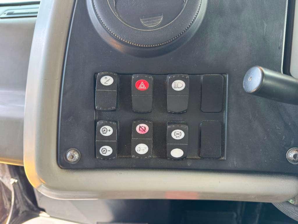 Caterpillar 772G - Automatic Greasing / Body Heating Photo 14