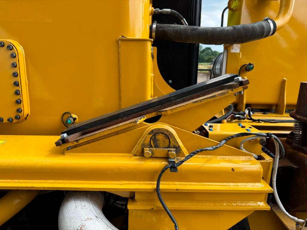 Caterpillar 772G - Automatic Greasing / Body Heating Photo 29