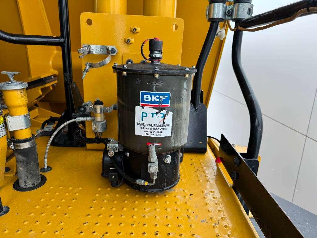 Caterpillar 772G - Automatic Greasing / Body Heating Photo 30