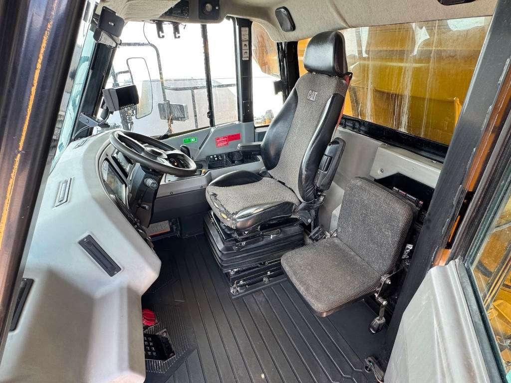 Caterpillar 772G - Automatic Greasing / Body Heating Photo 8
